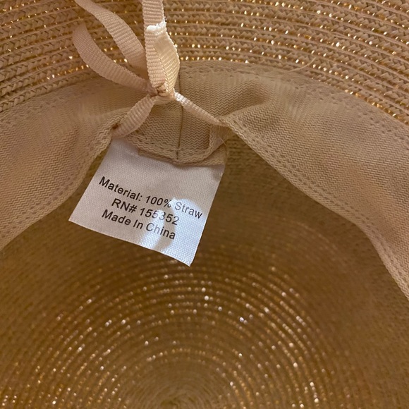 NWOT 100% straw hat - Picture 4 of 6